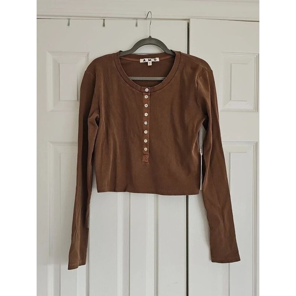 AMO Sassy Henley Tee Walnut XL